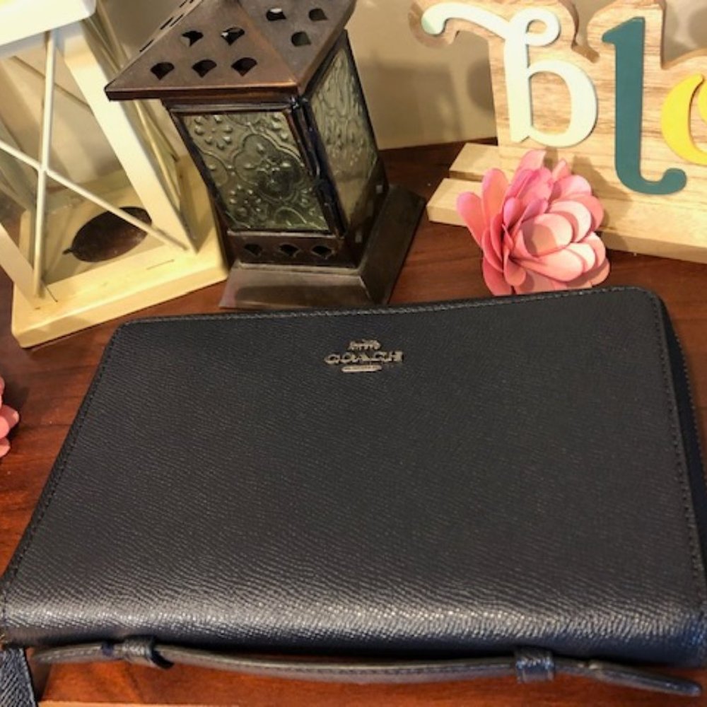 Zip Travel Wallet